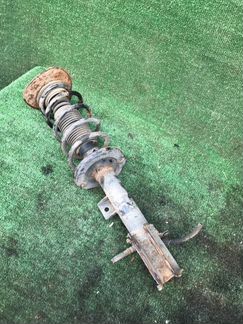 Амортизатор передний правый Mitsubishi Colt Z34A