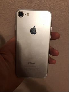 Телефон iPhone 7