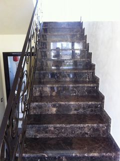 Ступени из мрамора Emperador Dark