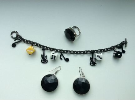 Браслет, серьги и кольцо (бижутерия)