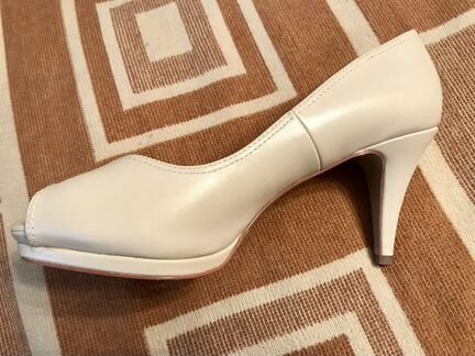 Новые женские кремовые туфли 39,5