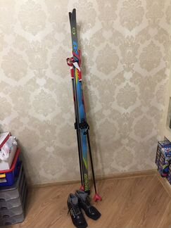 Лыжи, палки и ботинки 38