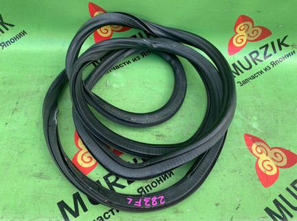 Уплотнительная резинка передняя Mercedes V-Class