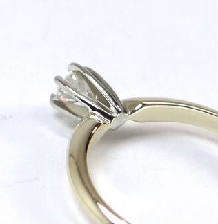 Золотое кольцо 585 пробы с бриллиантом 0.19 ct