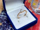 Золотое кольцо с фианитами 2,24 г, размер 17 объявление продам