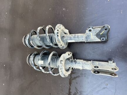 Стойка передняя левая Kia Rio 4, Hyundai Solaris 2