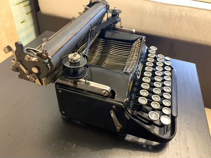 Пишущая машинка