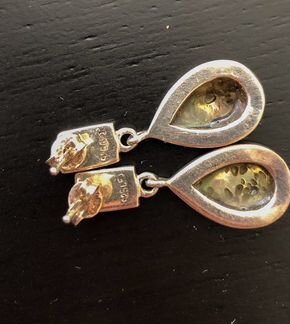 Серьги с натуральным перламутром, гвоздики