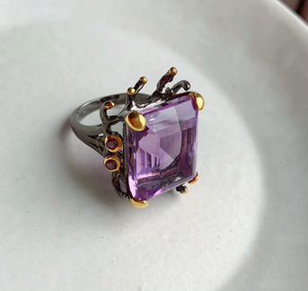 Кольцо с крупным аметистом