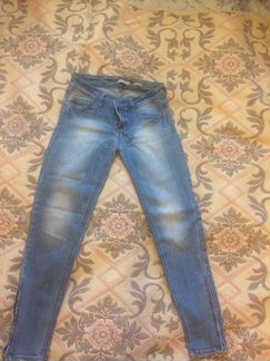 Джинсы Stradivarius 42р