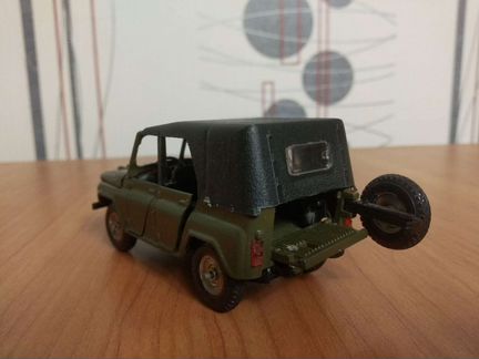 Модель УАЗ 1:43 сссср