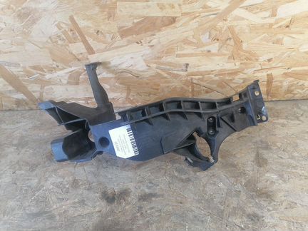 Кронштейн под фарой левой Audi A5 RS5 c 2012