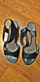 Кожаные женские босоножки размер 40,5