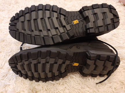 Ботинки зимние новые caterpillar 42,5