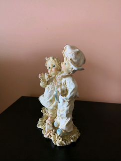 Фигурка мальчик с девочкой