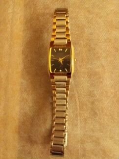 Женские часы westar на металлическом браслете