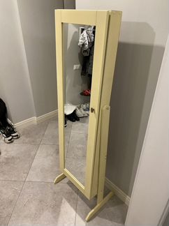 Напольный шкаф-зеркало для украшений и косметики