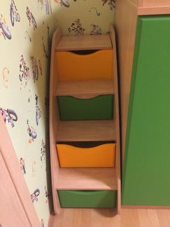 Кровать-чердак, лестница шкаф,стол, колона,тумба