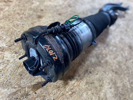 Пневмостойка Audi A8 D4/4H 2012г