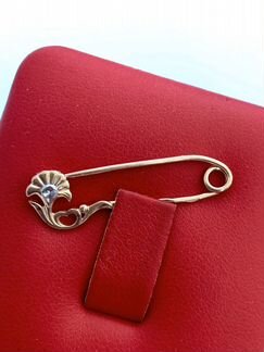 Золотая булавка