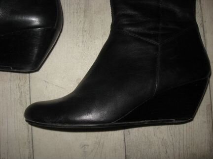Сапоги из натуральной кожи на танкетке