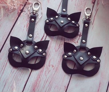 Маска кошки и брелок