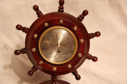 Метеостанция, барометр деревянный штурвал