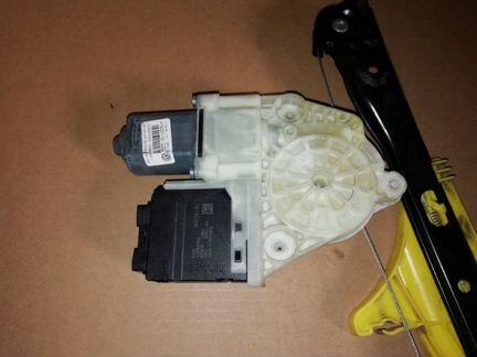 Стеклоподъемник задний левый Volkswagen Passat B6